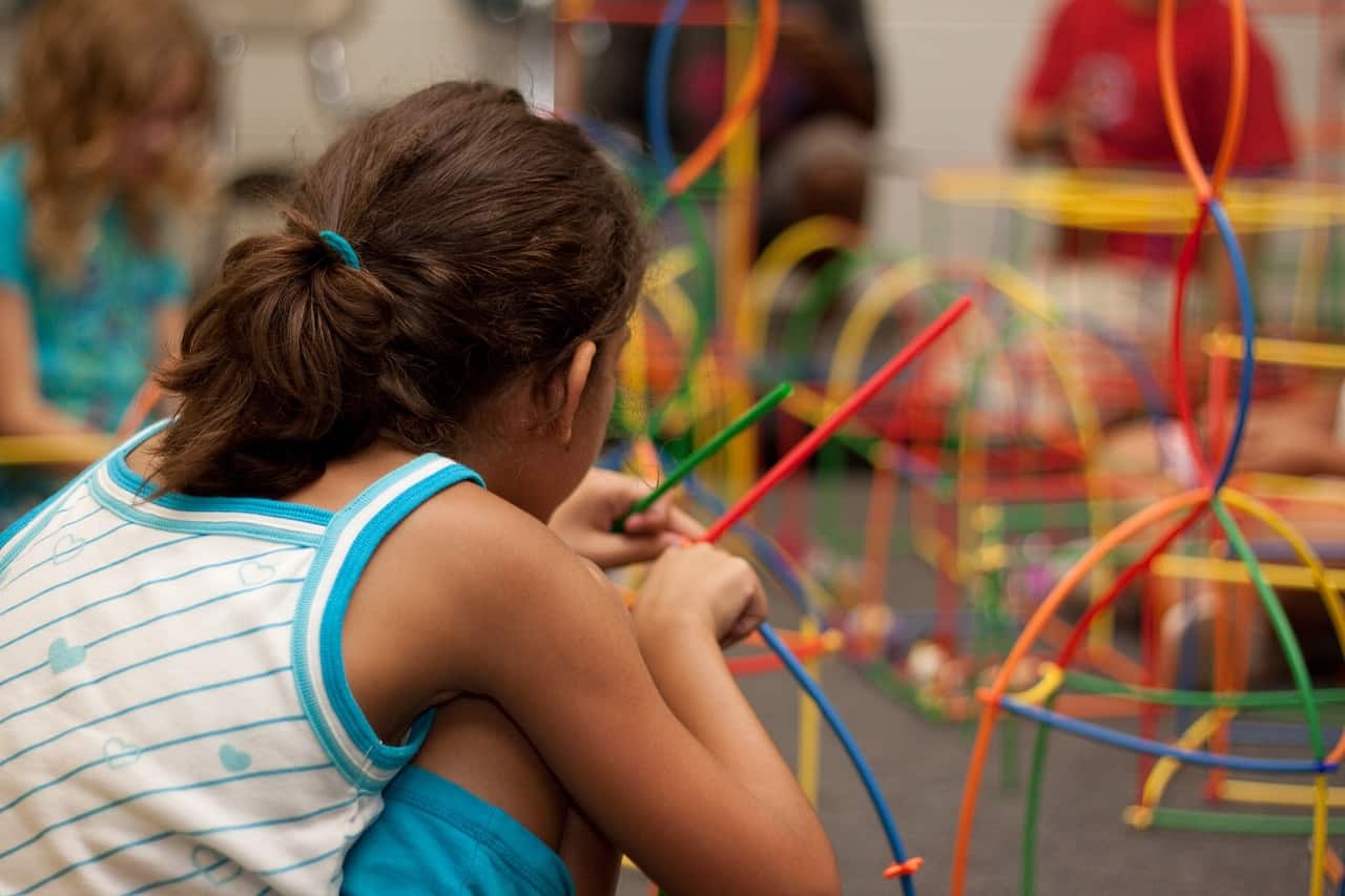 Sindicato escolar y templo satánico se unen para adoctrinar niños con la agenda LGTB