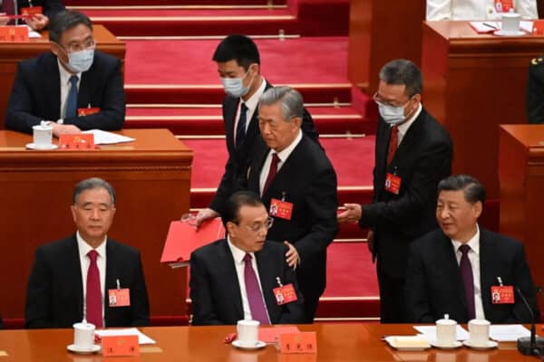 Repentina muerte del exprimer ministro chino agrava las turbulencias en el liderazgo