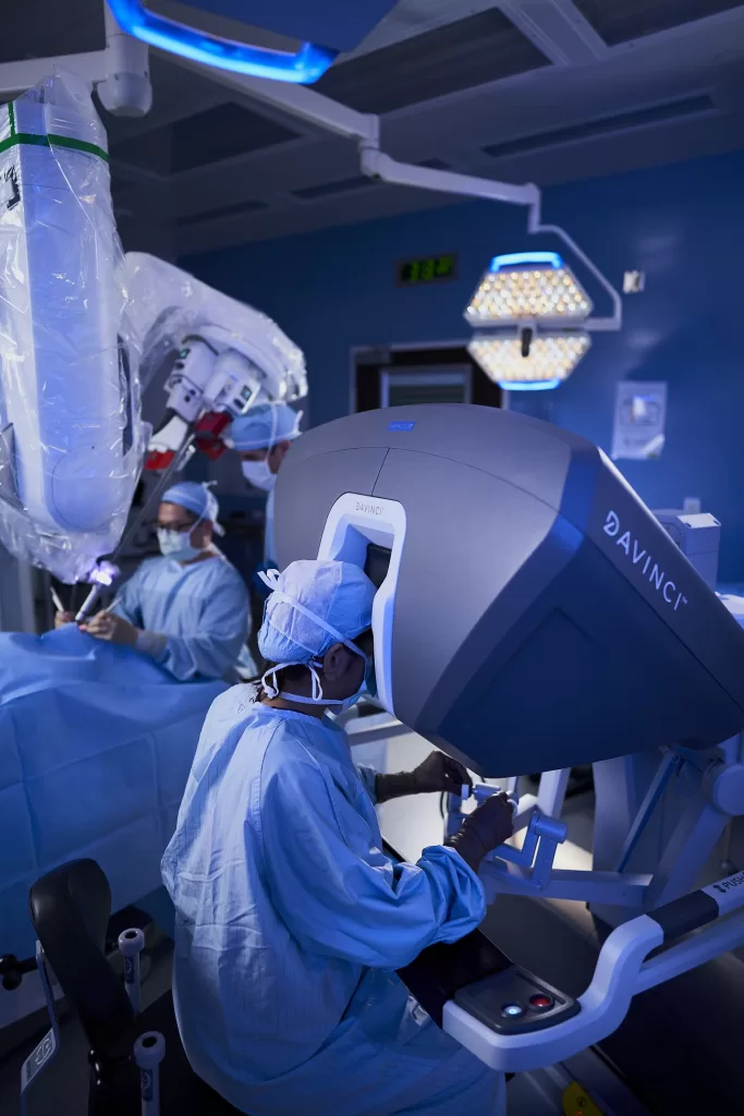 Cirugía oncológica suprarrenal con tecnología robótica mínimamente invasiva