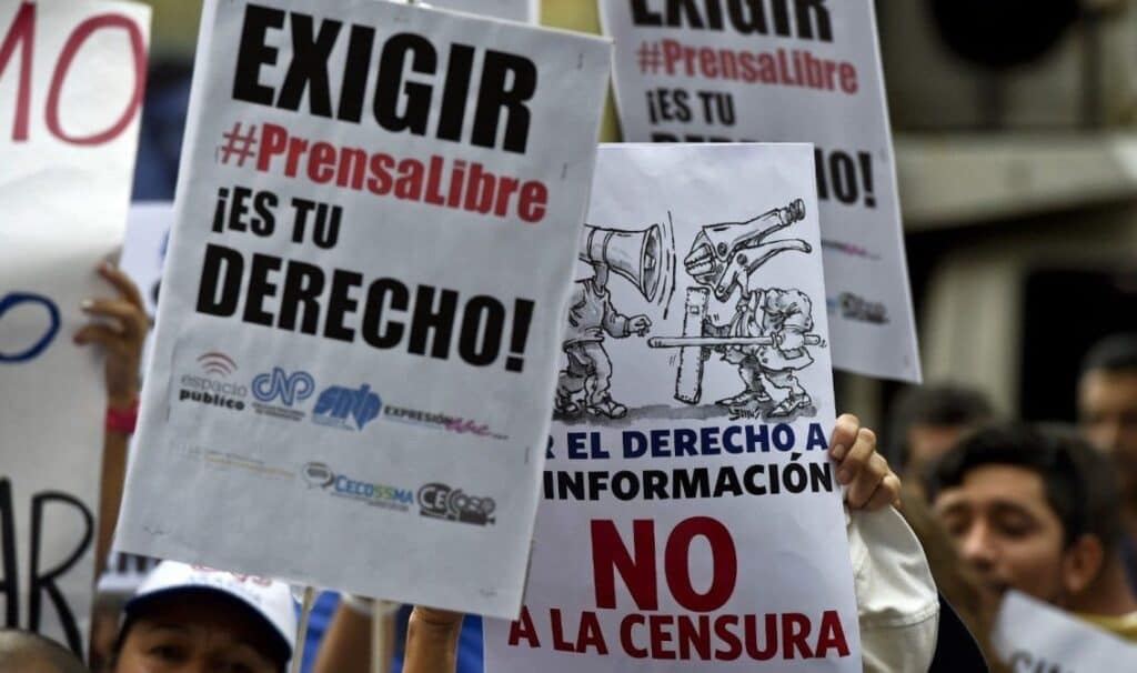 En Venezuela se mantiene un «apagón informativo» y la persecución contra periodistas, denuncia la SIP