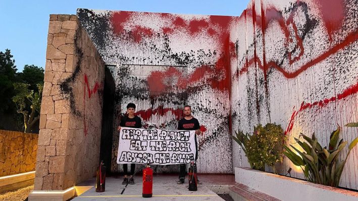 Activistas climáticos vandalizan la casa de Messi en España