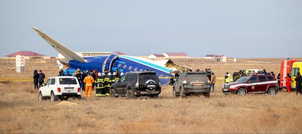 ¿Que derribó el avión que cayó en Kazajistán?